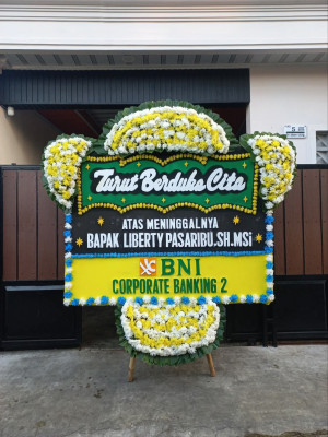 Papan Bunga Duka di Kalibalau Kencana