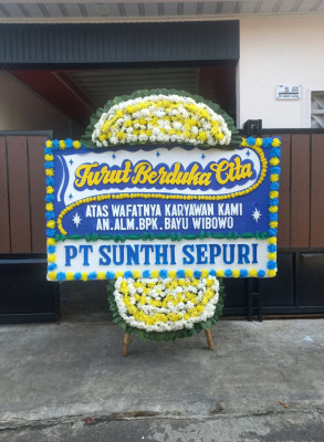 Papan Bunga Duka di Kalibalau Kencana