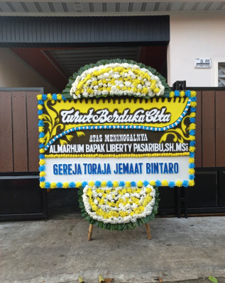 Papan Bunga Duka di Kalibalau Kencana