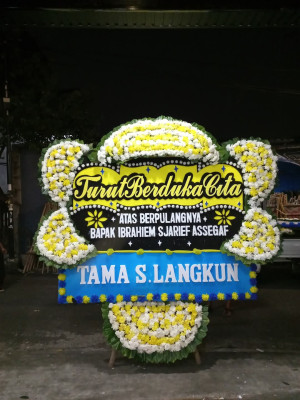 Papan Bunga Duka di Kalibalau Kencana