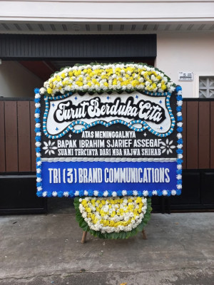 Papan Bunga Duka di Kalibalau Kencana